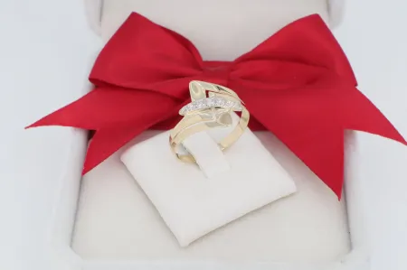 Dinamikus V-Forma Cirkónia Kövekkel Arany Gyűrű (gy1247)