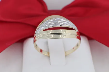 Modern 14 Karátos Arany Gyűrű Különleges Vésett Mintázattal (gy1432)