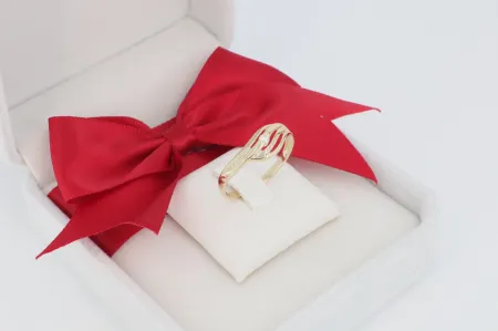 Egy köves arany gyűrű (gy1729)