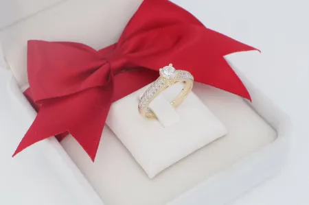 Női Arany Eljegyzési Gyűrű Kövezett Sínnel (gy1732)