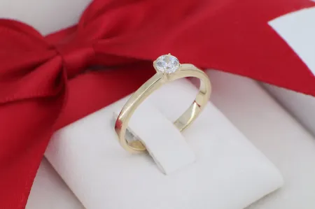 Időtlen Elegancia: 14 Karátos Arany Eljegyzési Gyűrű (gy1739)