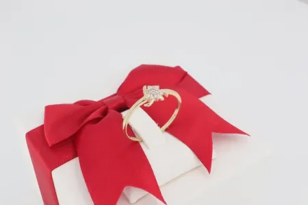 Női Arany Gyűrű Ragyogó Csillag Motívummal (gy2083)